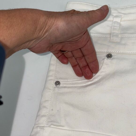 Xhilaration Shorts Women's Size 6 White Mid- Rise Retro Tri-Buttoned Pockets Str - Picture 4 of 9